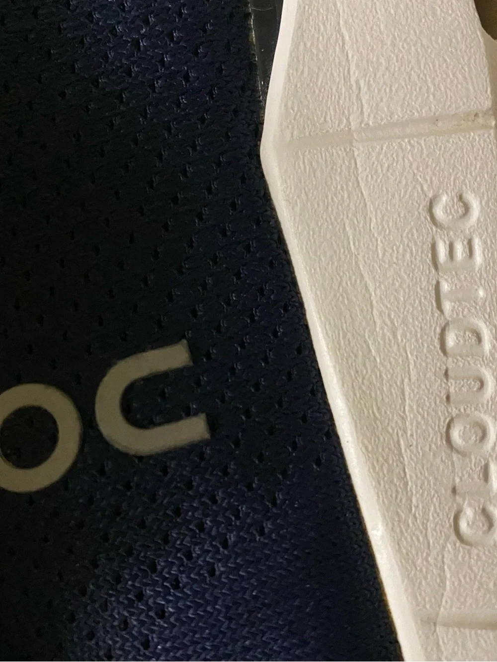 On Running 9.5 Navy and White Men’s Athletic Sneakers